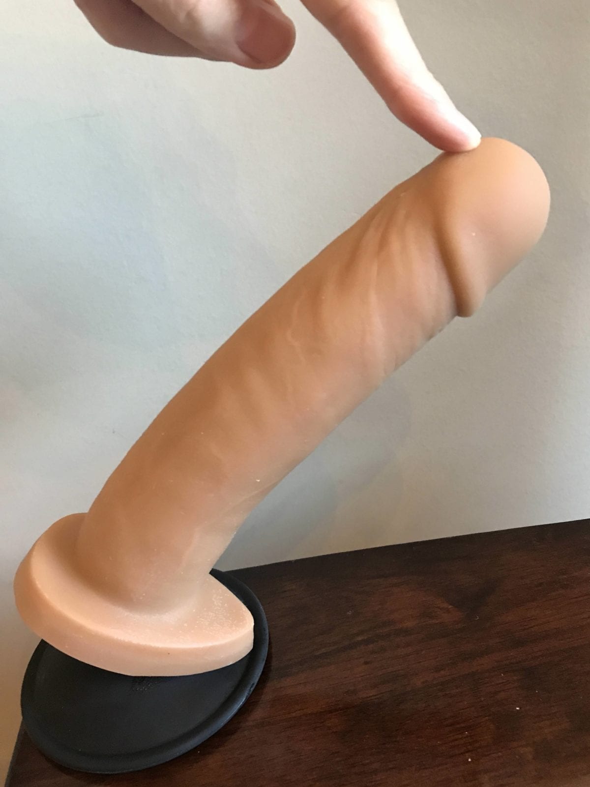 bends forward well with the Tantus suction cup inside. 