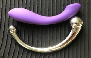 Lovehoney Desire Luxury Weighted Curved Dildo vs. Njoy Pure Wand
