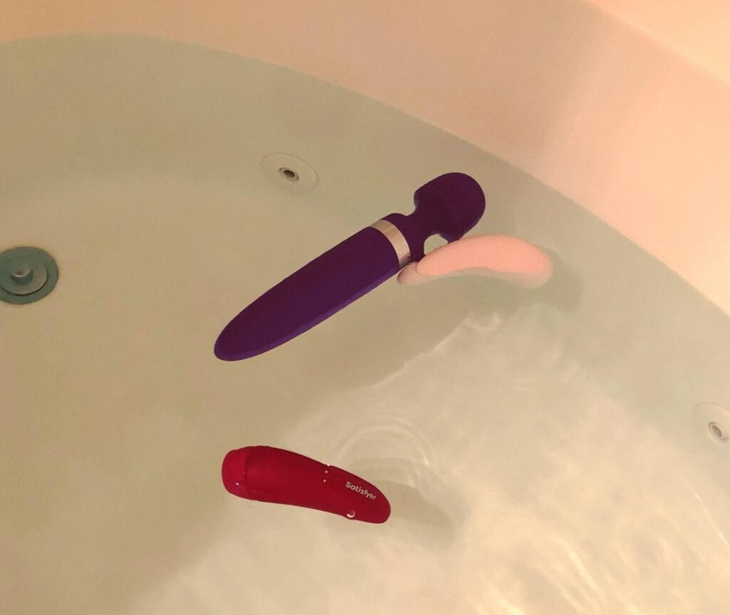 Satisfyer Curvy waterproof submersible use Satisfyer in bath tub