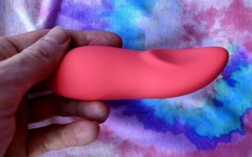 We-Vibe Touch X review scoop shape tongue