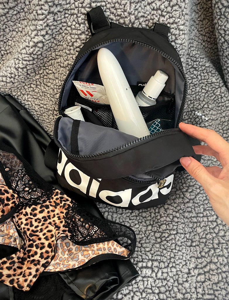 Satisfyer Double Wand-er review, travel bag