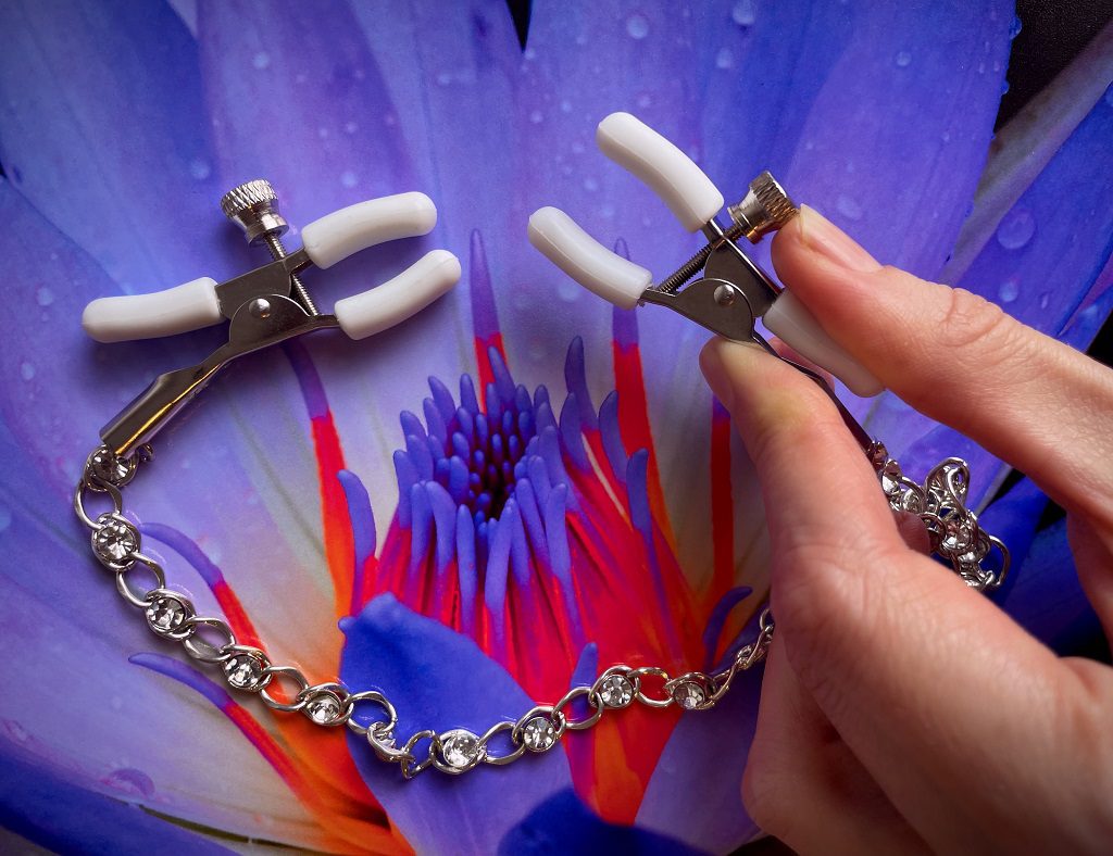 Nipple Clamps with Crystal Chain - how to adjust nipple clamps
