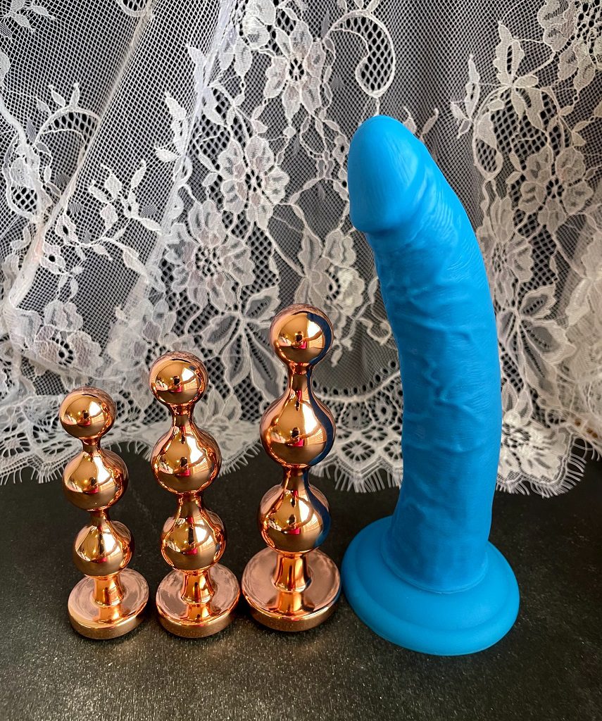 Gold Digger Set review - 3 anal bead plugs vs. Neo Elite 7.5 Inch silicone dildo