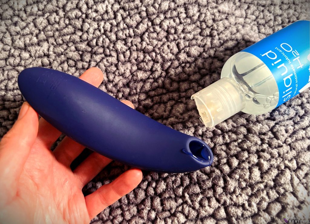 We-Vibe Melt how to use - apply lubricant
