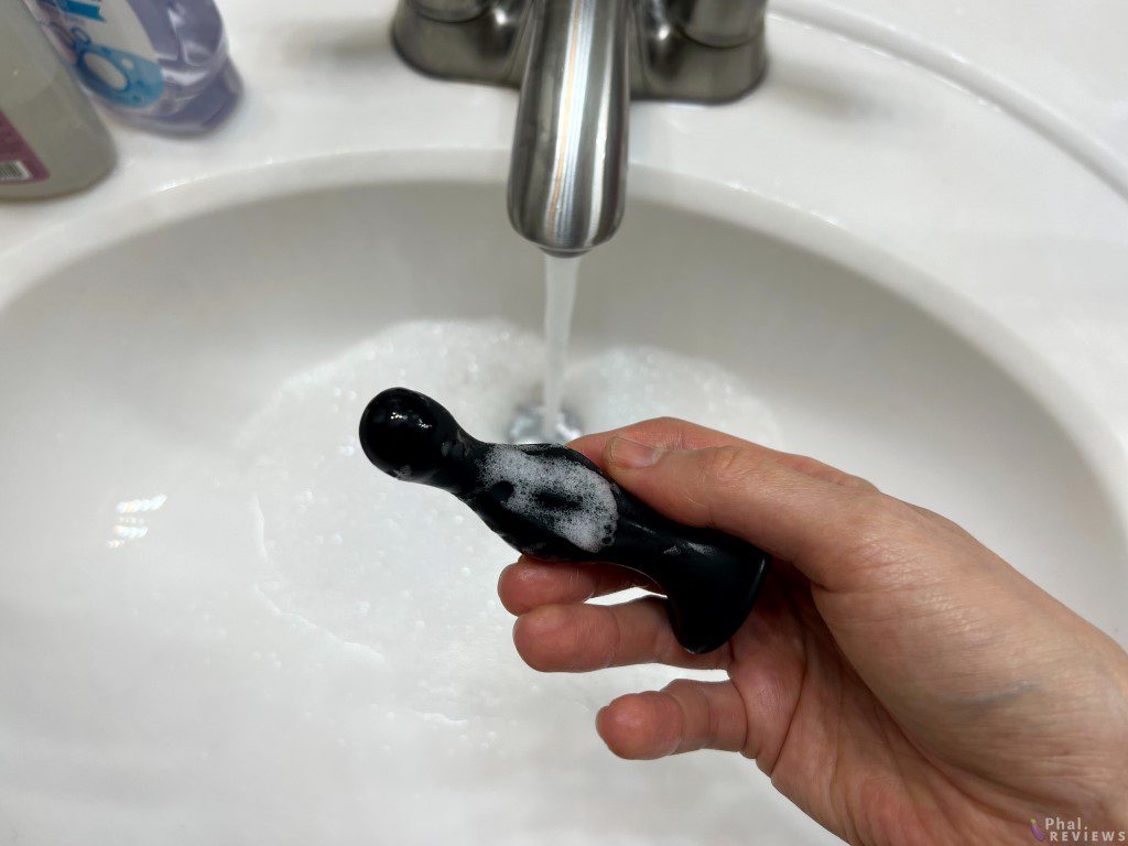 How to clean butt plug step 1 - wash with soap and water for 30 seconds