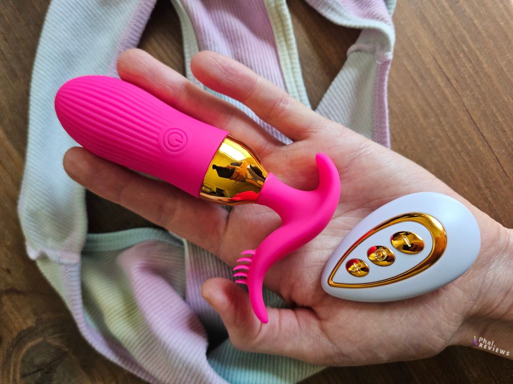 Beat Magic Tickler vibrating vaginal plug in hand
