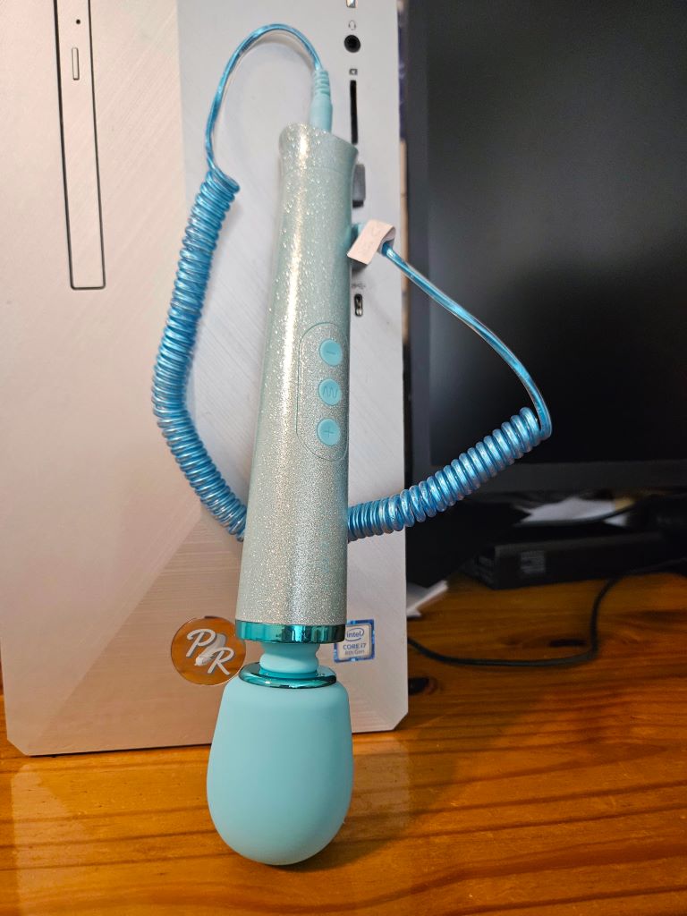 Le Wand All That Glimmers vibrator review - how to recharge