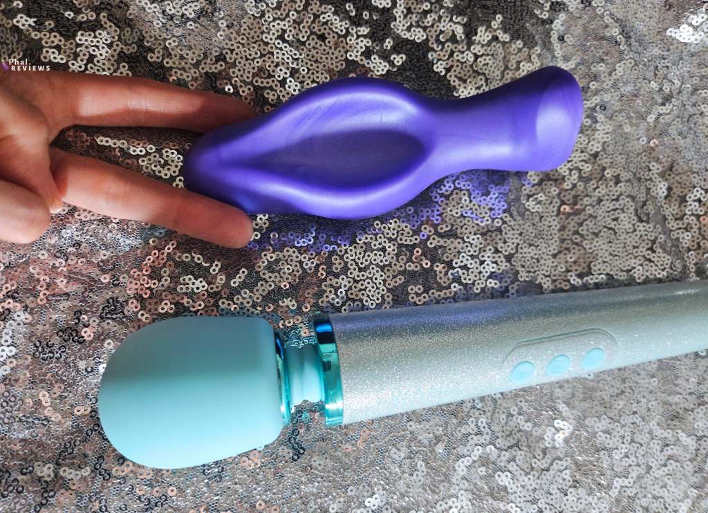 Le Wand All That Glimmers vibrator review - my experience, with G-squeeze vaginal plug