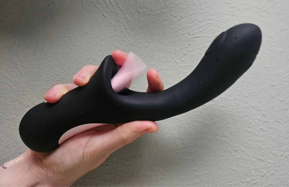 Glossa vibrator moving tongue in action, picture showing a blur where it movesThe