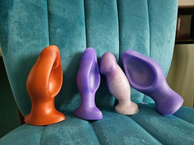 her first anal plug Rear Assets Rainbow Heart Anal Training Set - Anal Toys main image 0