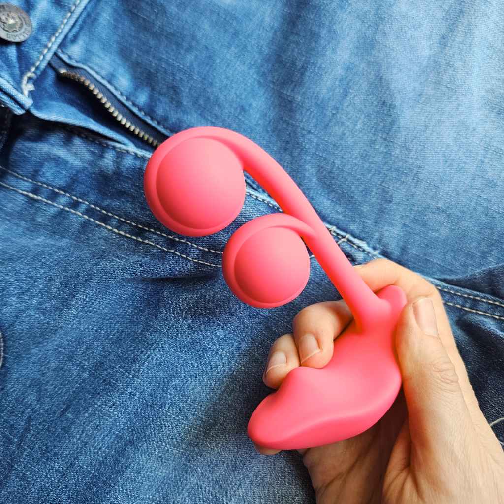 Honey Play Box Melody vibrator review 2 thumping balls vibrating vaginal plug