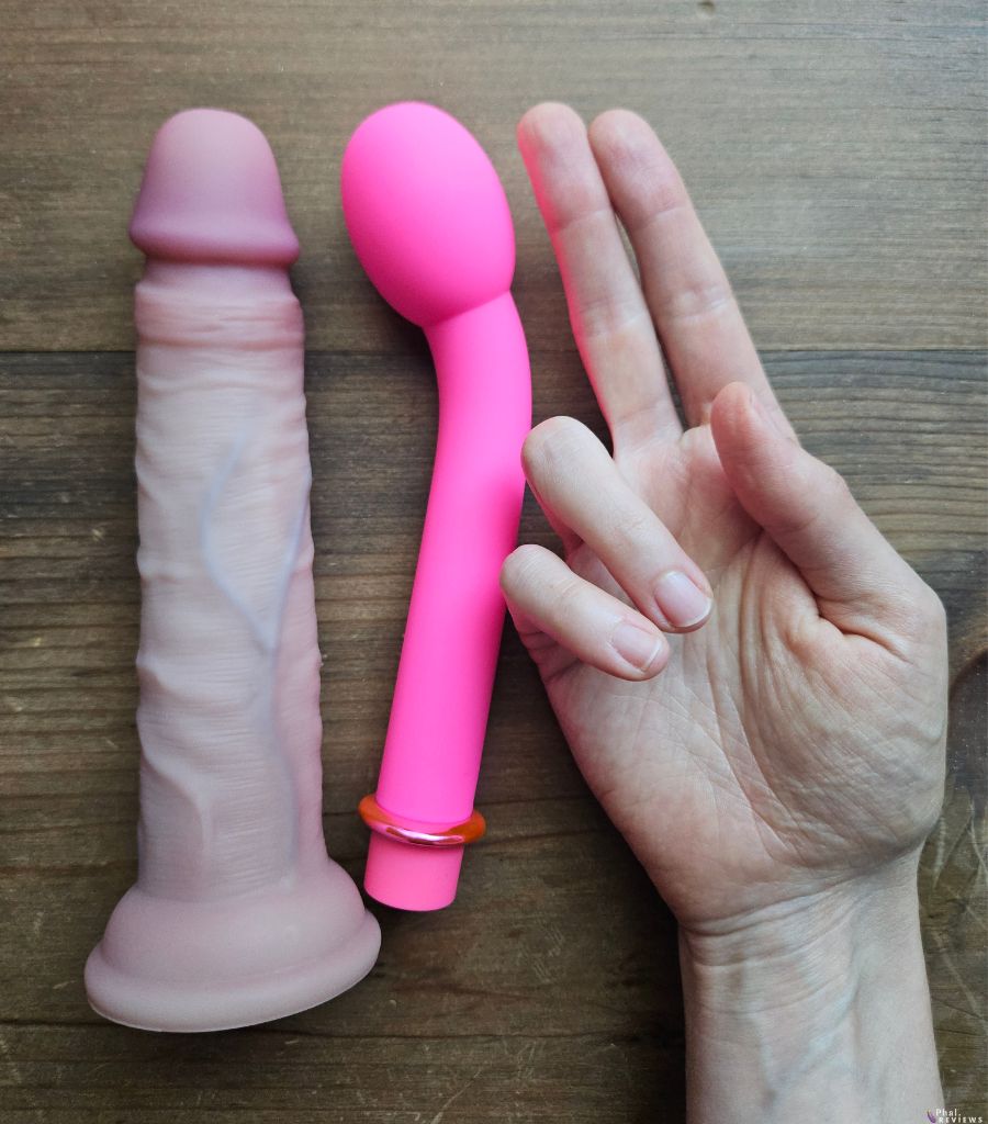 Maia Kora G spot vibrator size versus average girth dildo and fingers