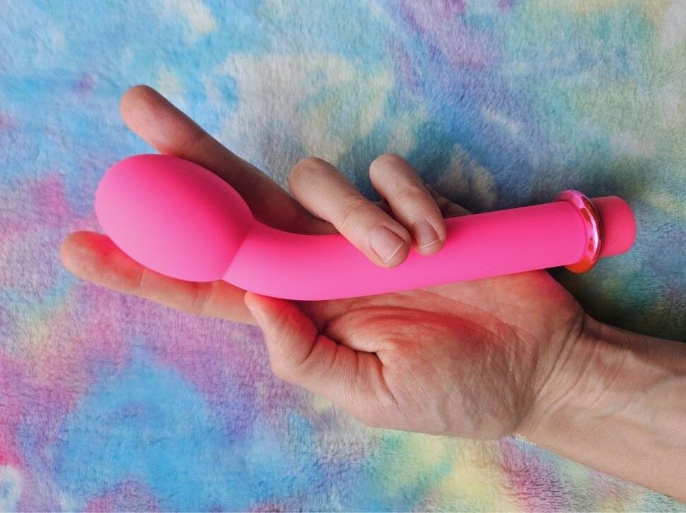 Maia Kora G-spot vibrator size shown next to two fingers for scale