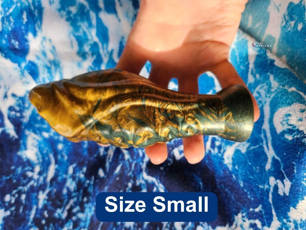 Small size of Uberrime Galene plug, resting over 4 spread fingers to show size