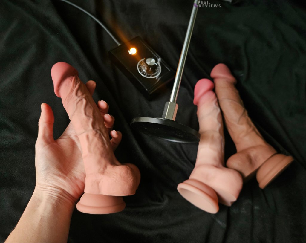 Solina Premium sex machine accessories: dildo, suction adapter, remote.
