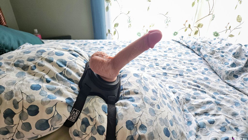 Suction cup dildo mount using lap strap and pillow support (6 inch insertable length)
