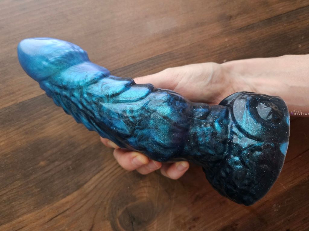 Uberrime Ardor dildo review Medium dragon dildo in hand