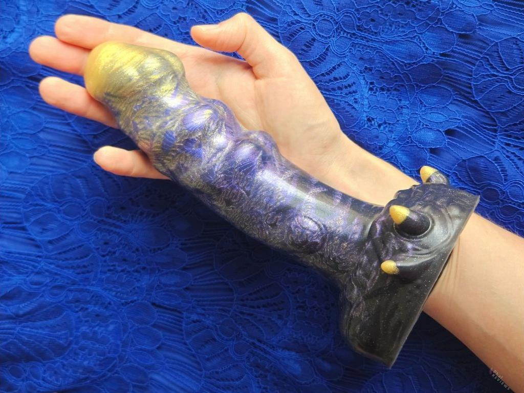 Uberrime Big Damn Alien dildo review vs. hand