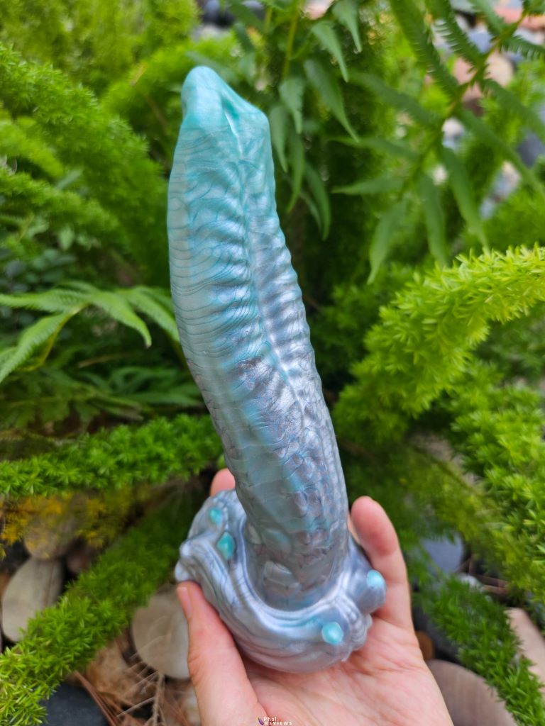 Uberrime Machina bio mechanical alien dildo, handmade platinum silicone