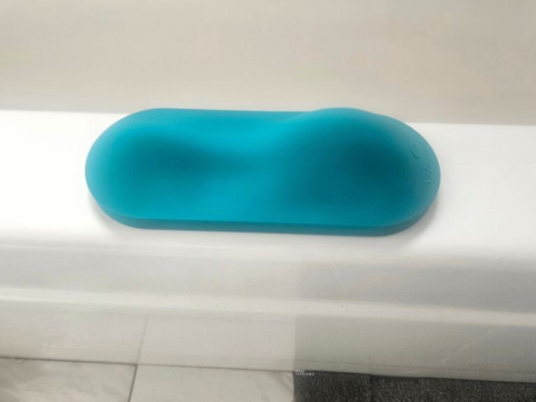 VibePad Intense review grinder toy on bathtub
