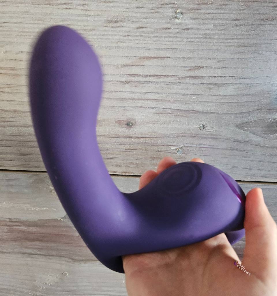 Vive Riko vibrator blurred, fast stroking Gspot motion